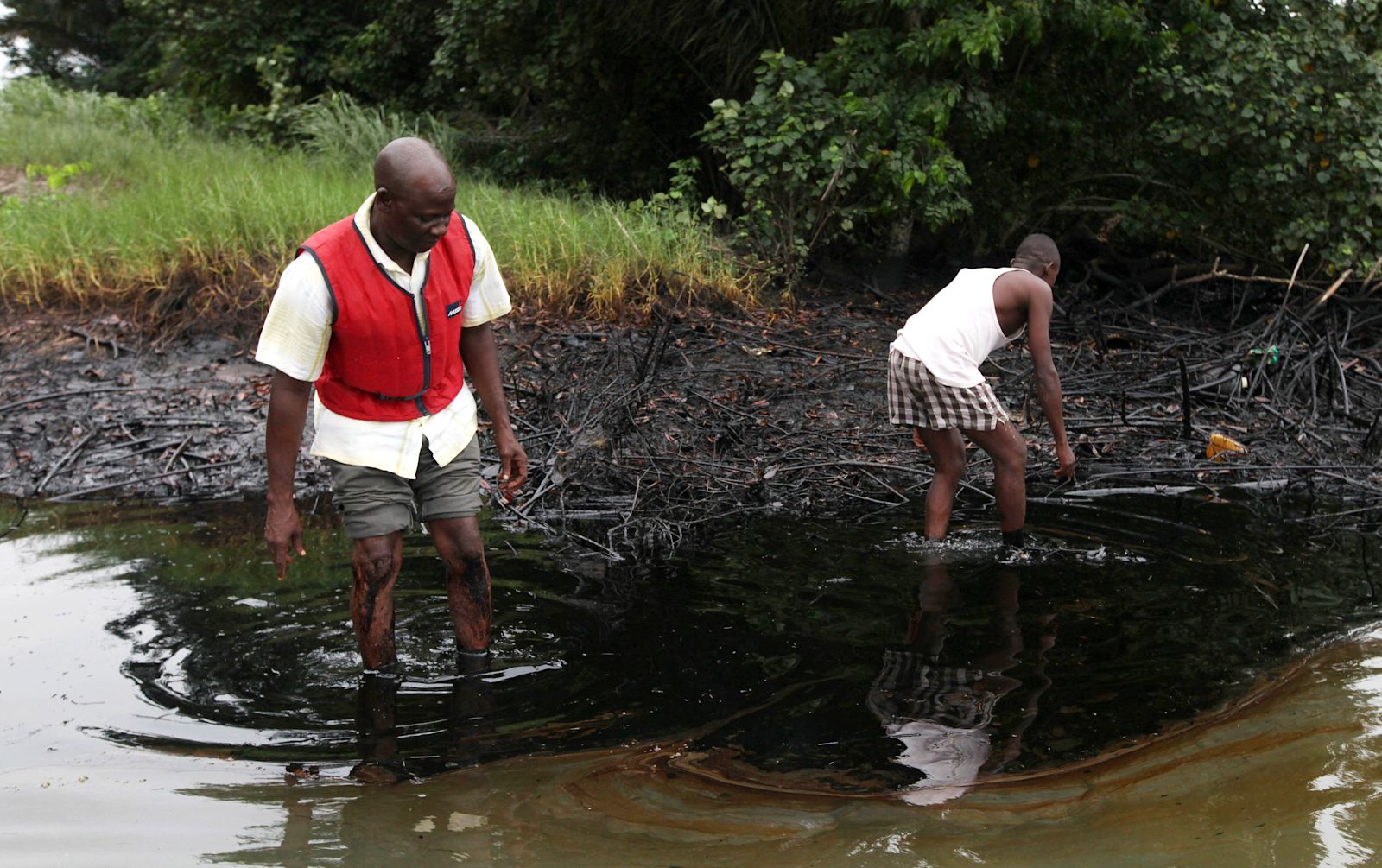 ronkephillips's tweet card. The discovery of oil in the Niger Delta in Nigeria has left a painful legacy for many communities and now this includes Shell, who are being sued in UK court. | ITV National News