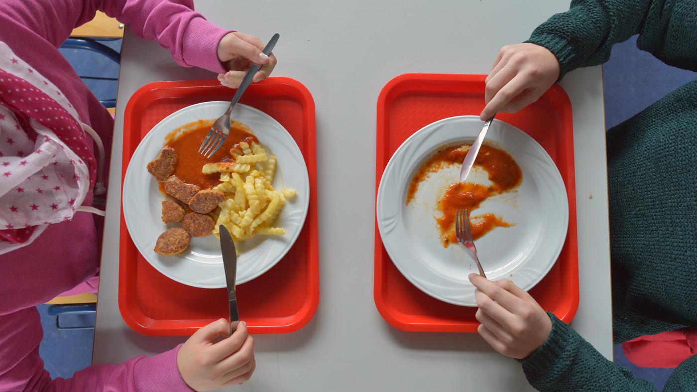 ChristianLatz_'s tweet card. Kitas, Hortbetreuung und Schulessen in Berlin sollen gratis bleiben: Im Ringen mit der CDU hat die SPD sich nun offenbar durchgesetzt. Kredite sollen helfen, den Spardruck zu mindern.