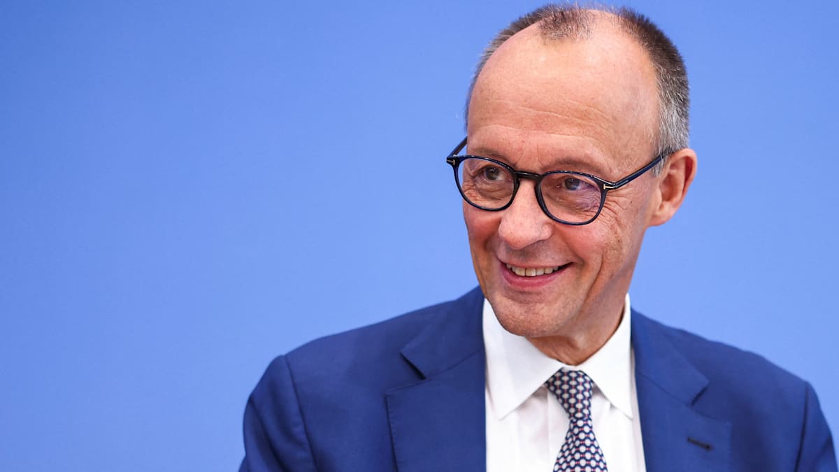 Tiefseher's tweet card. Bundeskanzler Merz empfängt heute eine Gruppe deutscher und internationaler Unternehmen in Berlin, die Investitions-Zusagen in Milliardenhöhe mitbringen. Mit dem Bekenntnis zum Standort sind auch...