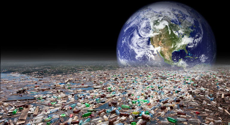 VQuaschning's tweet card. Vor UN-Verhandlungen: Neuer Bericht zeigt Umweltprobleme der Plastikflut. Für die Produktion von Plastik werden allein in Deutschland fast neun Millionen