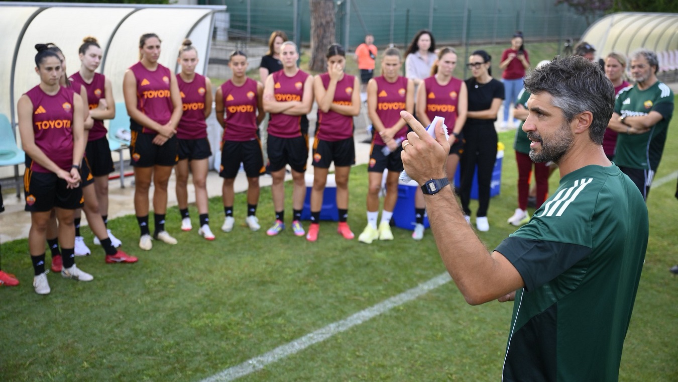 LFootball_'s tweet card. Nel weekend scorso la Roma Femminile ha iniziato la preparazione in vista della prossima stagione. Sabato 19 luglio Luca Rossettini ha infatti diretto il primo allenamento della stagione 2025/26 al...