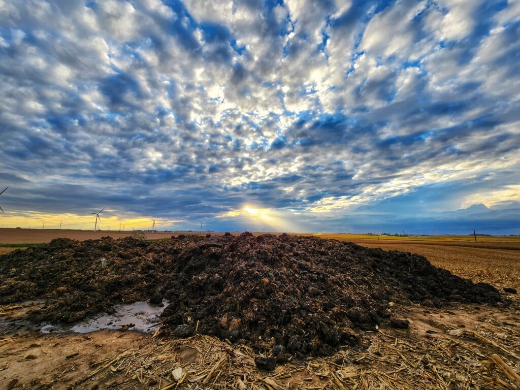 insideclimate's tweet card. In the nation’s leading pork-producing state, animal waste fuels crop growth but impairs water quality in a leaky circular system.