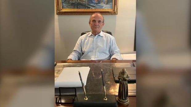 EvanDyerCBC's tweet card. A deportation hearing on Monday hinges partly on recordings made using spyware placed on an Italian visitor's phone. Canadian lawyers for alleged 'Ndrangheta capo Vincenzo "Jimmy" DeMaria say the...