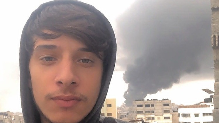 ii2abood's tweet card. My name is Abdullah, I'm 21 and I live in northern Gaza. The recent war changed everything—I lost my home, and worst of all, I lost my father. Since then, I’ve been the only one providing for my...