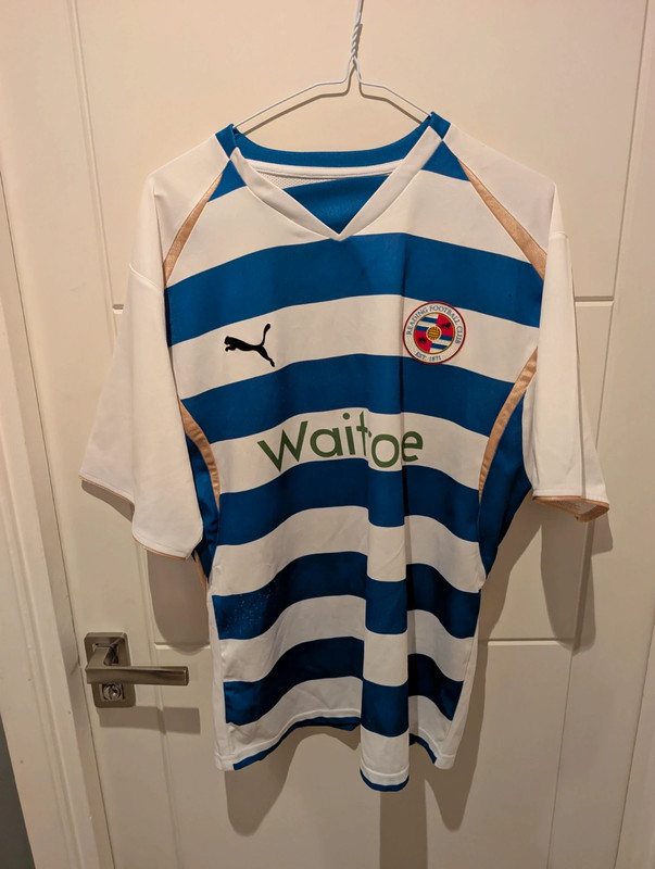 JackOliverG's tweet card. Reading FC Home Shirt 2008/09 Medium - Small stain and some bobbles, otherwise good condition