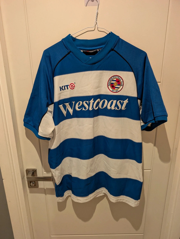 JackOliverG's tweet card. Reading FC Home Shirt 2003/04 Medium - Good condition, a couple of small stains (pictures) but otherwise pretty good for it's age.