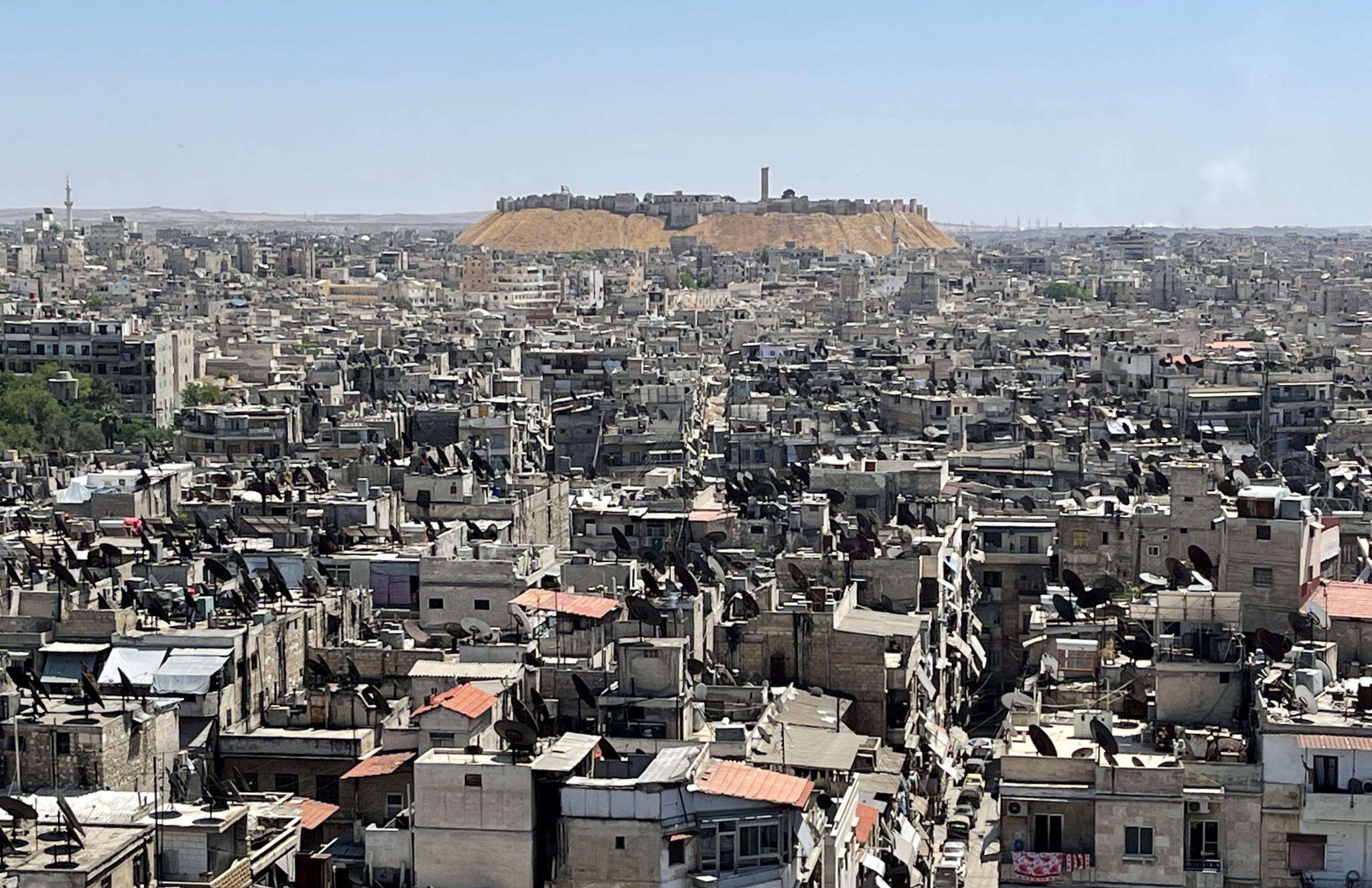 HungaryToday's tweet card. Foreign Minister Szijjártó and Israeli counterpart call for international action amid rising violence in Syria