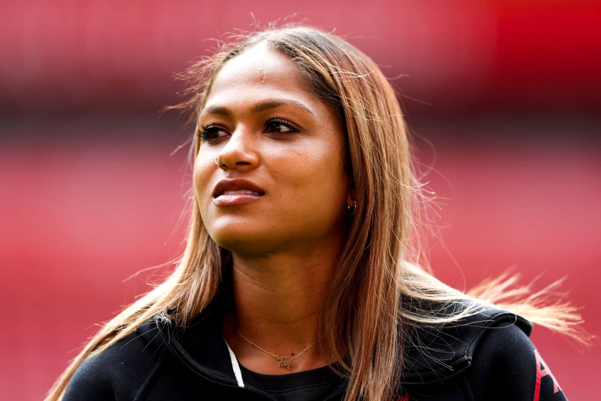 ArtdeRoche's tweet card. Arsenal have admired her leadership qualities, WSL experience and versatility in both full-back positions and midfield.
