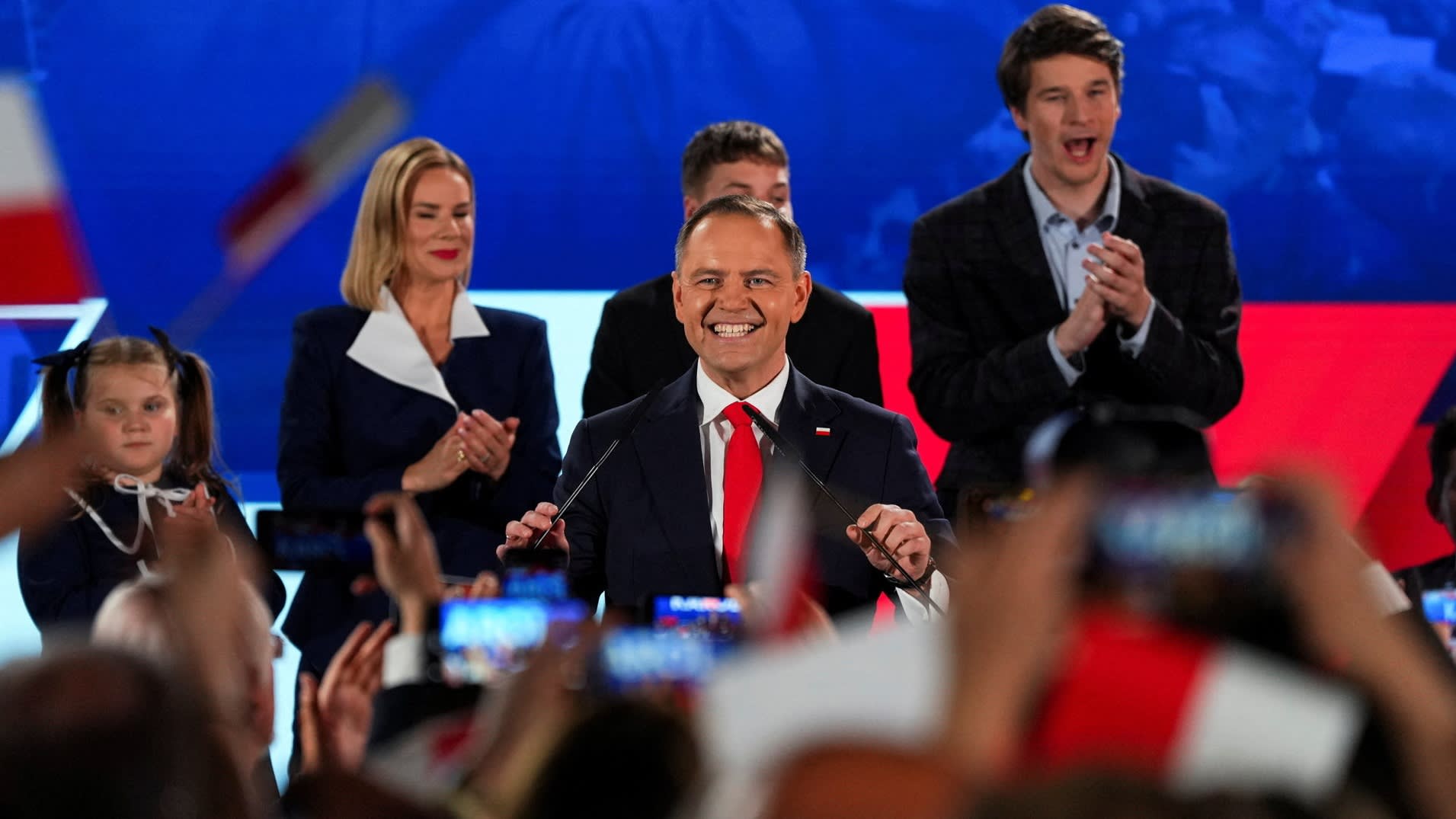 RaphaelMinder's tweet card. Rightwing candidate secures rare victory for Maga movement in Europe