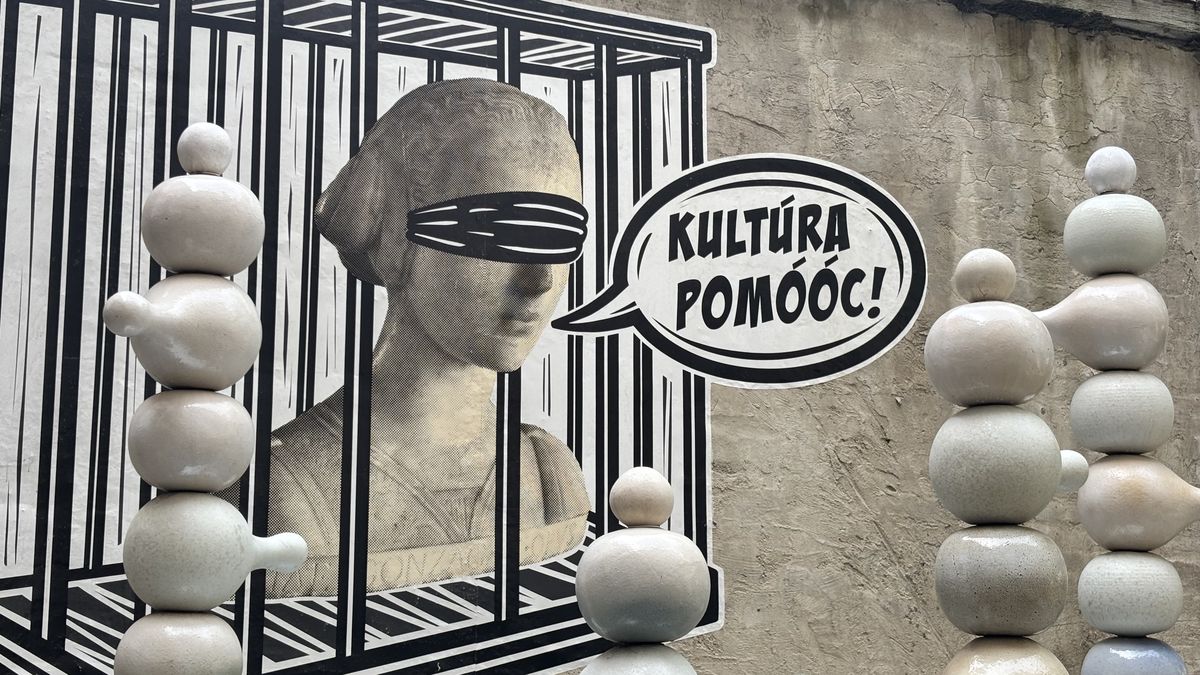 HarzerF's tweet card. Kontroverzní převoz vzácné busty od Donatella se stal na Slovensku jedním ze symbolů éry ministryně kultury Martiny Šimkovičové. Otřesy se promítají i do umění: v Bratislavě jsme navštívili Svobodnou...