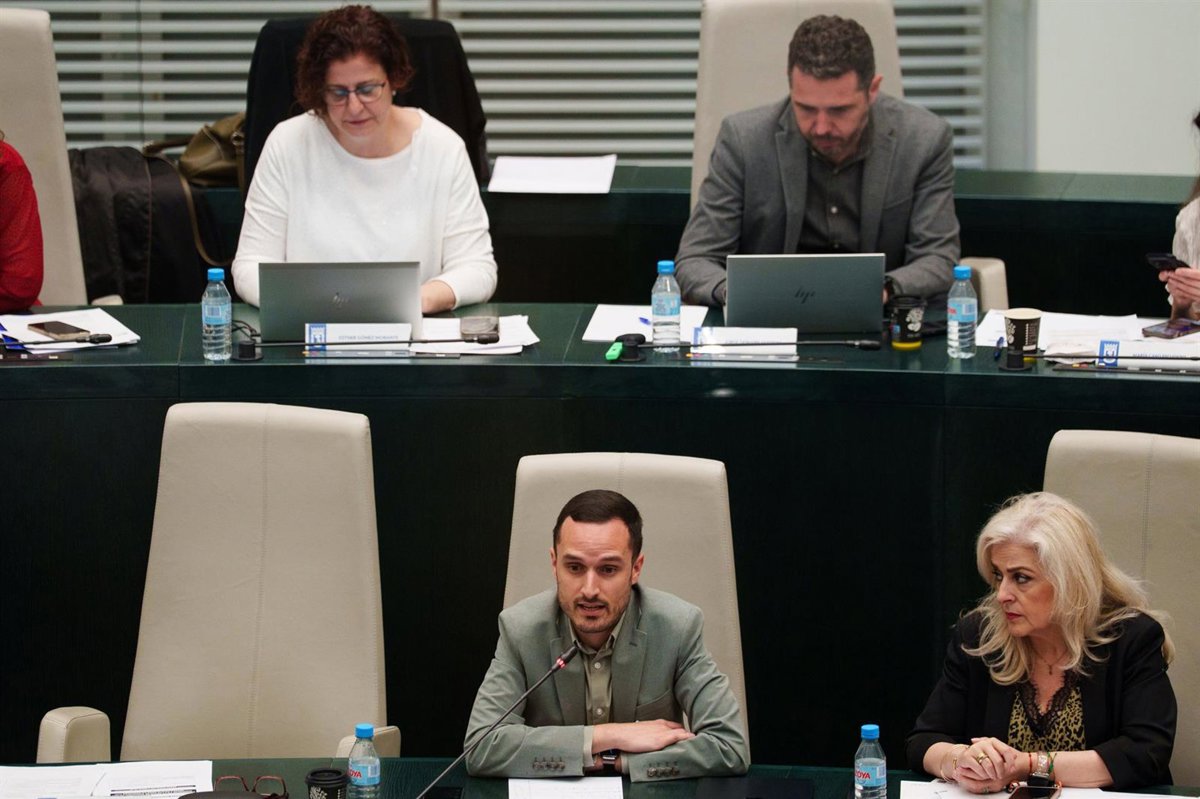 DCNAsoc's tweet card. El PSOE ha animado a los vecinos de la ciudad de Madrid a que denuncien la "insalubridad" de viviendas de...