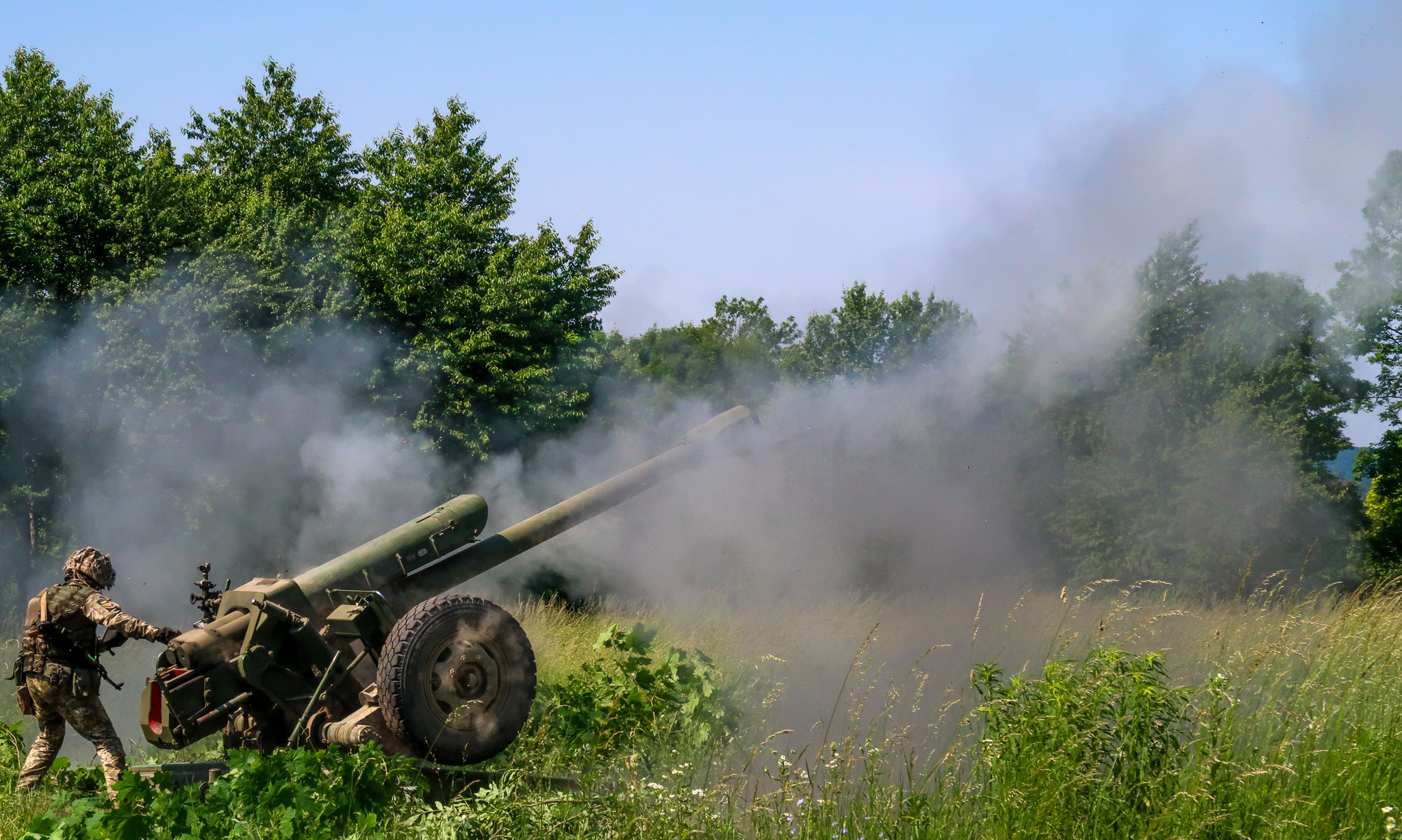 Defence_blog's tweet card. A Czech charity initiative has successfully raised €2.4 million to purchase six new 122mm D-30 howitzers for Ukrainian forces fighting Russia’s invasion. The campaign, called Dárek pro Putina (“A...