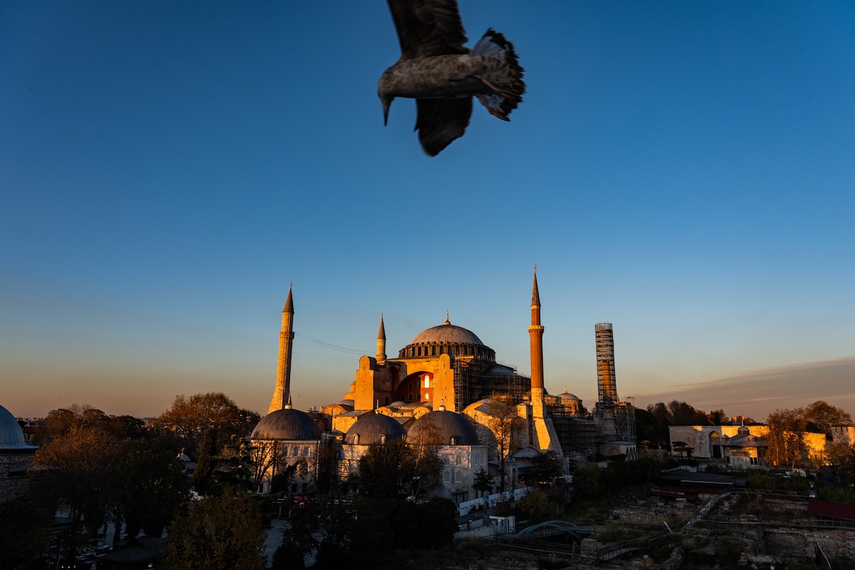 washingtonpost's tweet card. Istanbul’s historic buildings, including the Hagia Sophia and Basilica Cistern, are at risk from a major earthquake on the Anatolian fault line.
