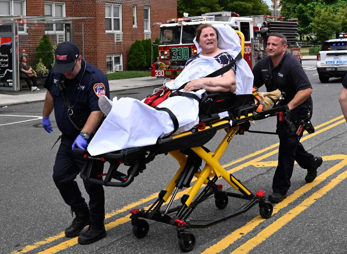 amNewYork's tweet card. NYC EMTs earn just $18.94/hour to save lives - less than food delivery workers. With more resignations and 911 calls, the city faces an emergency care crisis.