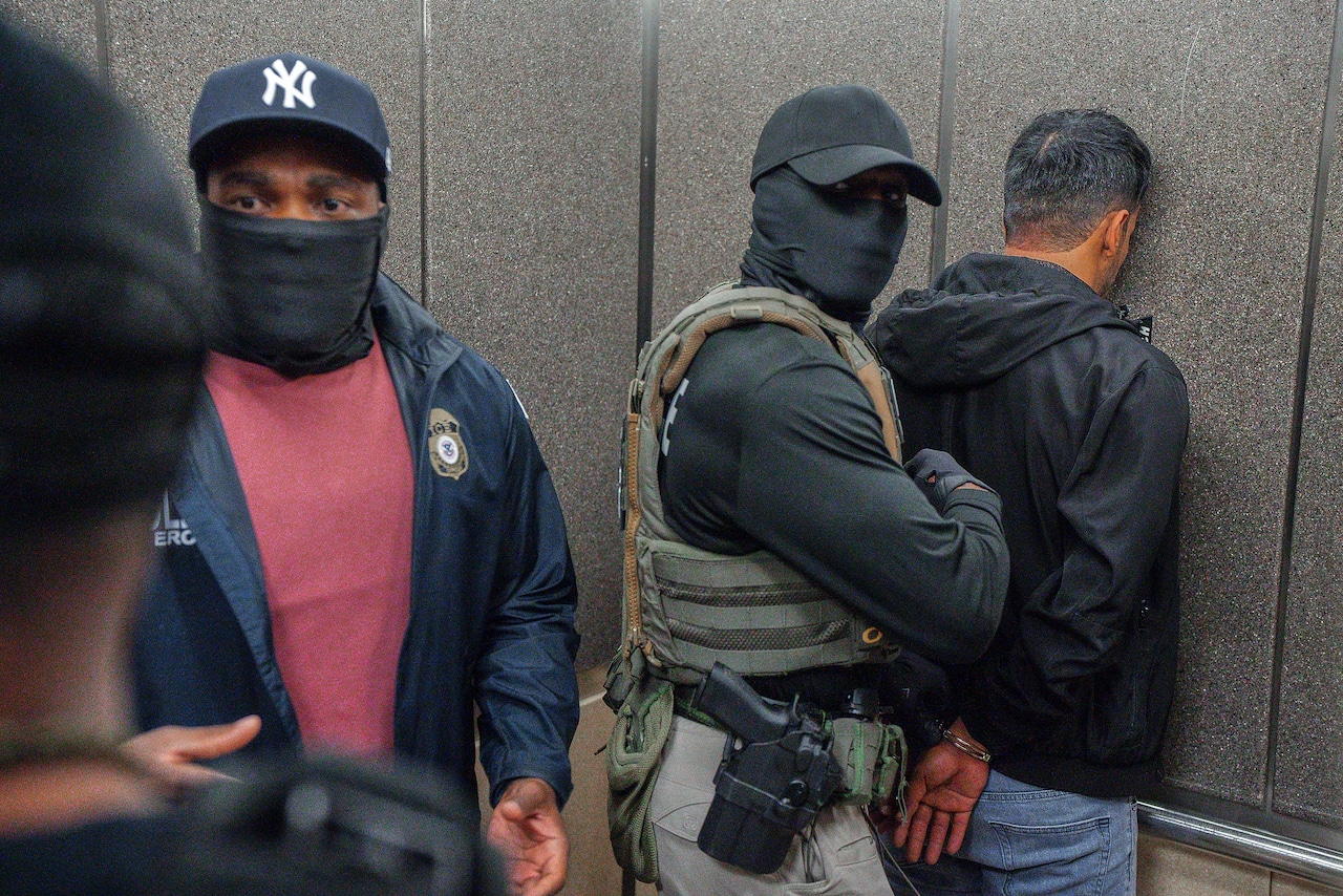 Indepen09523899's tweet card. Trump administration officials say this practice of ICE agents wearing masks is needed to safeguard ICE officers and their families from being harassed or threatened in public and online.