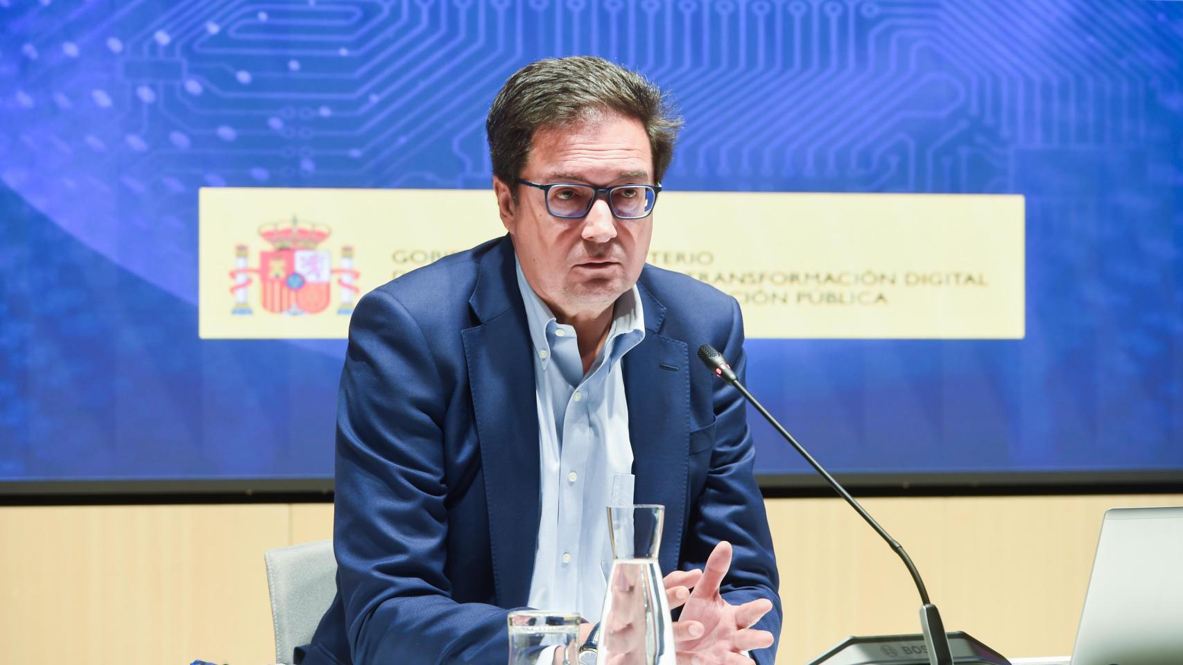ivarelad's tweet card. La paradoja es sangrante: presentan planes para abrir la Administración pero bloquean la participación real. Prometen transparencia pero no responden a las consultas públicas que ellos mismos lanzan.