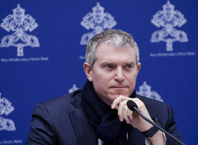 dianemontagna's tweet card. The Daily Compass writes to the director of the Press Office, Bruni. But the answers do not clarify whether, in addition to the official and favourable consultation, other consultations were held to...