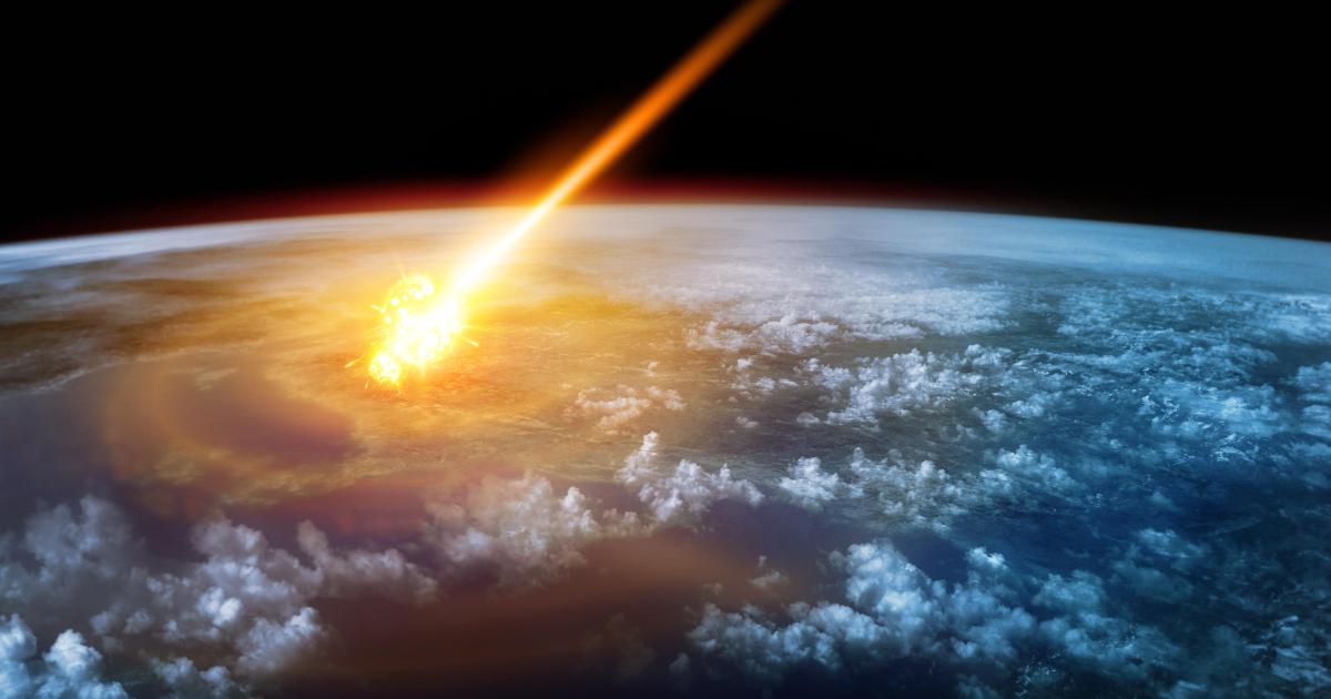 StartsWithABang's tweet card. 65 million years ago, a massive asteroid struck Earth. Not only didn't Jupiter stop it, but it probably caused the impact itself.