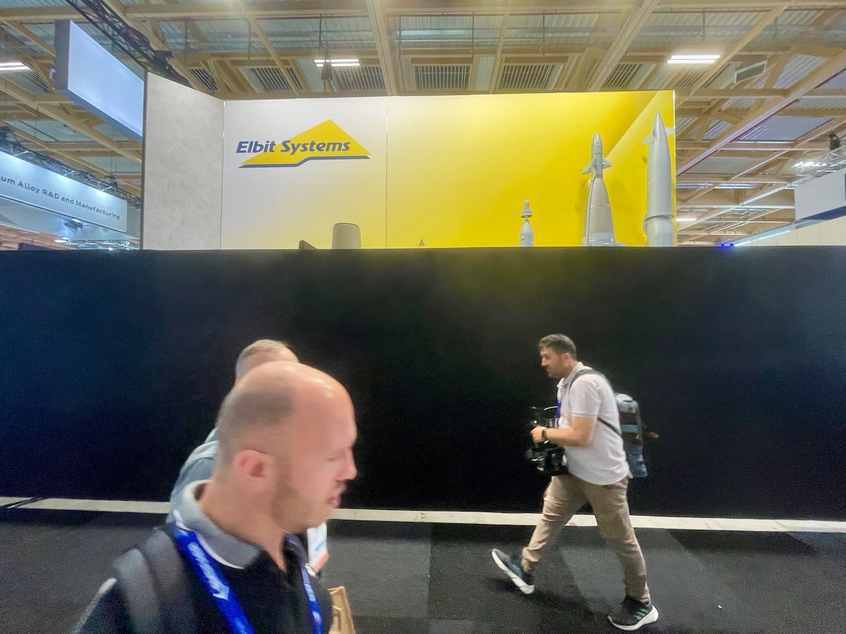 JenJudson's tweet card. The Paris Air Show began with a tense political note on Monday, as Israeli arms makers found their booths walled off with a black barrier in the morning.