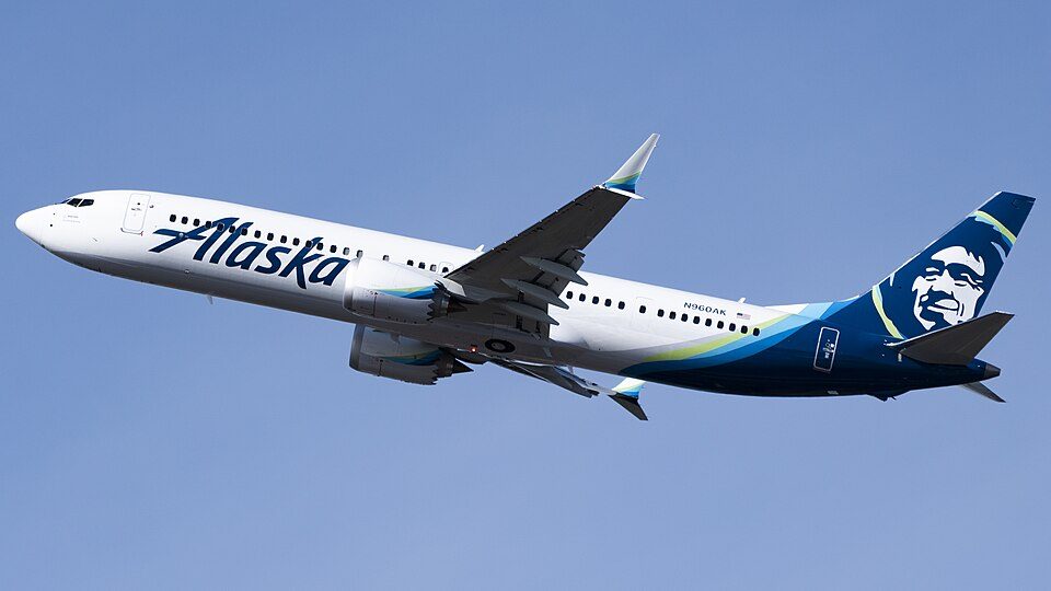 LCValleyNews's tweet card. Flights operated by Alaska Airlines and Horizon Air have resumed after airline officials temporarily grounded all aircraft last (Sun) night. Technical issues forced planes to be grounded at around 8...