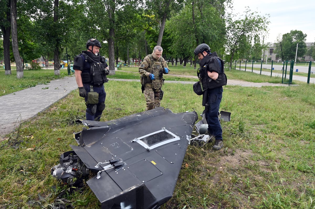 defense_news's tweet card. Moscow wants to be able to deploy 2,000 drones in a single strike, according to the assessment of a senior German military official.