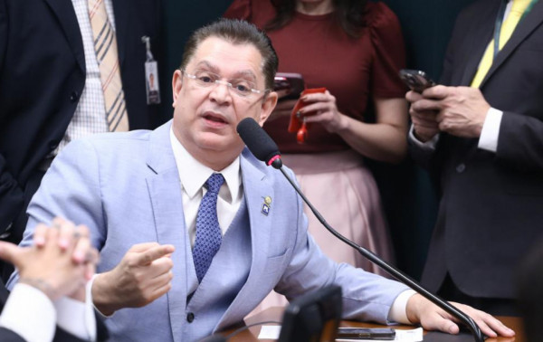 fernandomolica's tweet card. CORREIO BASTIDORES | PL pressiona Centrão e cobra saída do governo