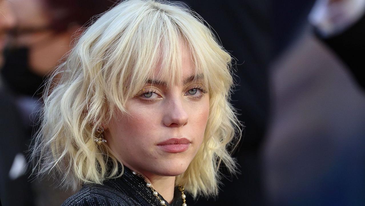 chruggeriTg2's tweet card. Le sei tappe londinesi del tour di Billie Eilish non hanno visto neanche l'ombra di un salume o un hamburger: la scelta della cantante e la reazione dei suoi fan.