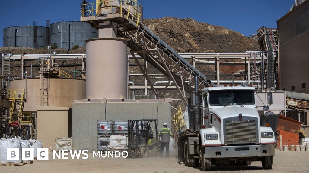 bbcmundo's tweet card. El gobierno de Estados Unidos se convertirá en el mayor accionista de la única mina de tierras raras en operación en ese país.