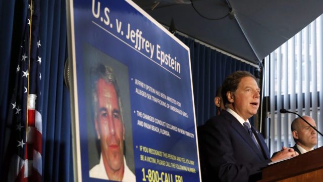 TheJuanWilliams's tweet card. Memo to Democrats: If you want to trigger a wave of wins in next year’s midterms, demand hearings on the Epstein files.