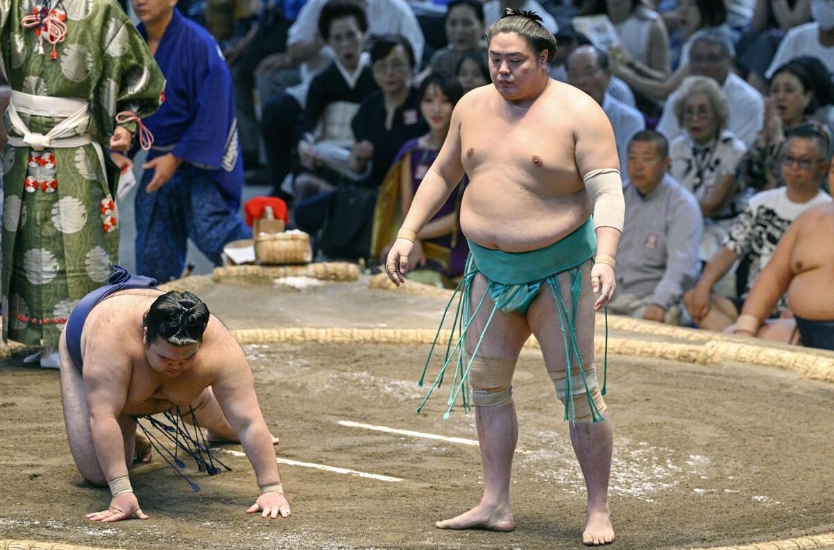 SportsLookJP's tweet card. With a victory over Gonoyama on Day 9 of the Nagoya Basho, Ichiyamamoto improved to 8-1. Seven wrestlers are one win off the pace in the makuuchi division.