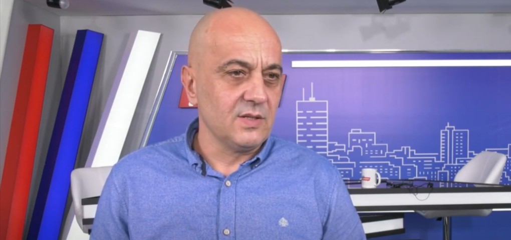 KRIKrs's tweet card. Podignuta je optužnica protiv šestorice uhapšenih pred veliki vidovdanski protest, saopštilo je danas Više javno tužilaštvo u Beogradu. Grupa se tereti za pozivanje na nasilnu promenu ustavnog...