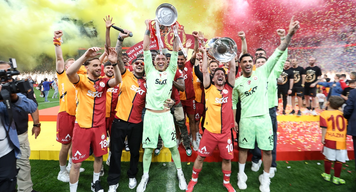 pallonatefaccia's tweet card. È soprattutto una questione di elezioni: dei presidenti dei club ma anche del presidente turco Erdoğan, che ha bisogno del calcio per fini politici