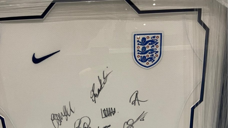 jchippycoaching's tweet card. This shirt was signed by Lionesses who played in the World Cup Final against Spain in 2023. The shirt was donated by The FA to The Julie Chipchase Coaching Legacy. Signatures include: Serina Wiegman...
