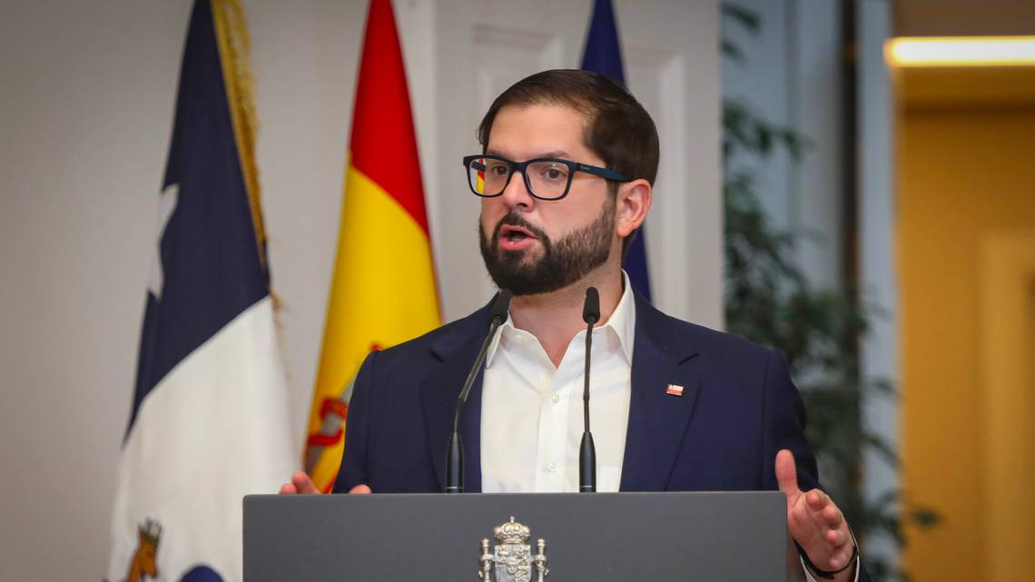 HeraldOpEd's tweet card. Chile hosted a summit to defend global democracy, fight digital disinformation. Here’s what attending leaders got wrong.
