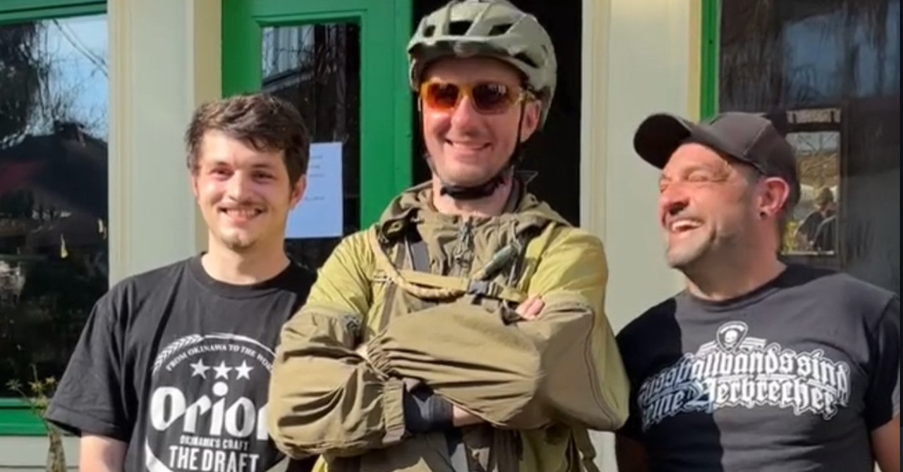 DerPaulKlemm's tweet card. COMPACT hat die übergroße Nähe von Katrin Göring-Eckardt zur Hammerbande enthüllt. Im Grünen Haus von Jena laufen alle Fäden zusammen. Auch ZDF-Moderator Jan Böhmermann war zu Besuch. Mit dem...