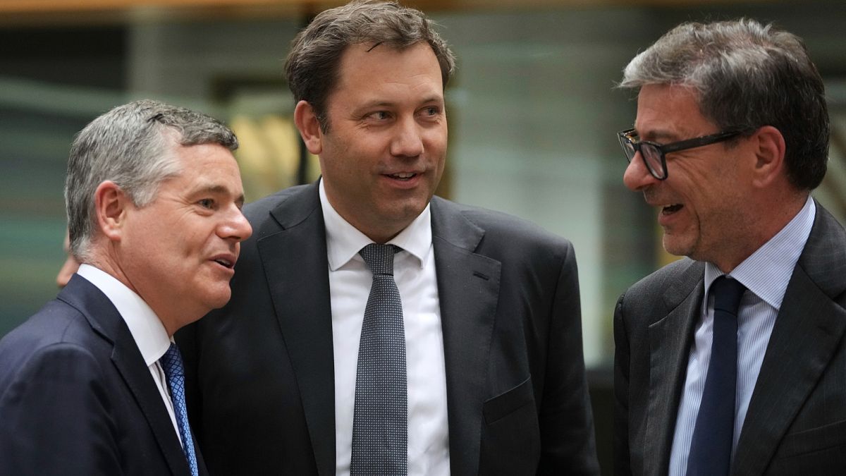daniro_asensio's tweet card. El ministro español de Economía, Carlos Cuerpo, anunció el lunes su retirada como candidato a presidir el Eurogrupo por la falta de apoyos, apenas diez días después de presentar su agenda "ambiciosa"...
