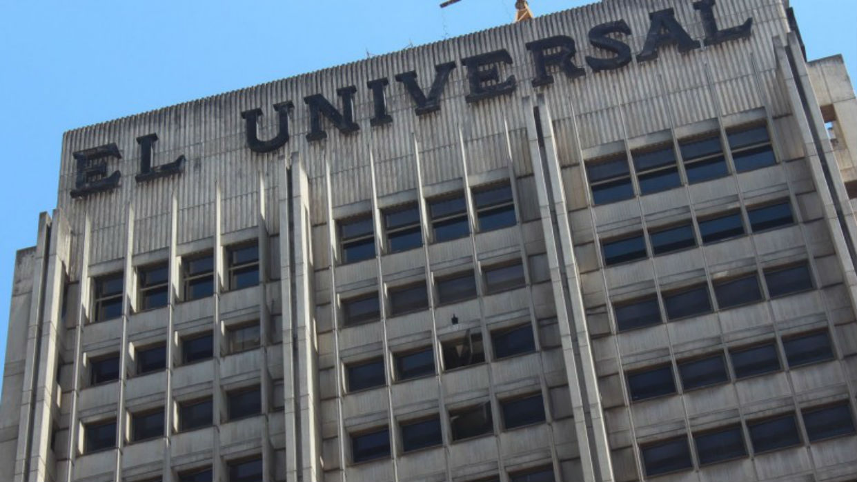 ElUniversal's tweet card. Mientras Meta revisa nuestra cuenta principal, te esperamos en nuestra cuenta alterna @eluniversalve para seguir llevándote la información día a día