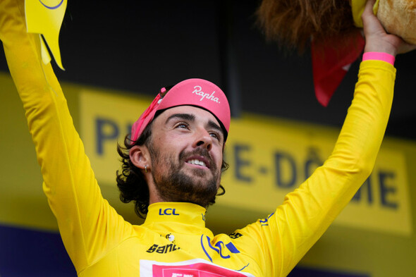 NiallJournal_ie's tweet card. Healy becomes the first Irish cyclist to wear the yellow jersey since Stephen Roche won the Tour in 1987.