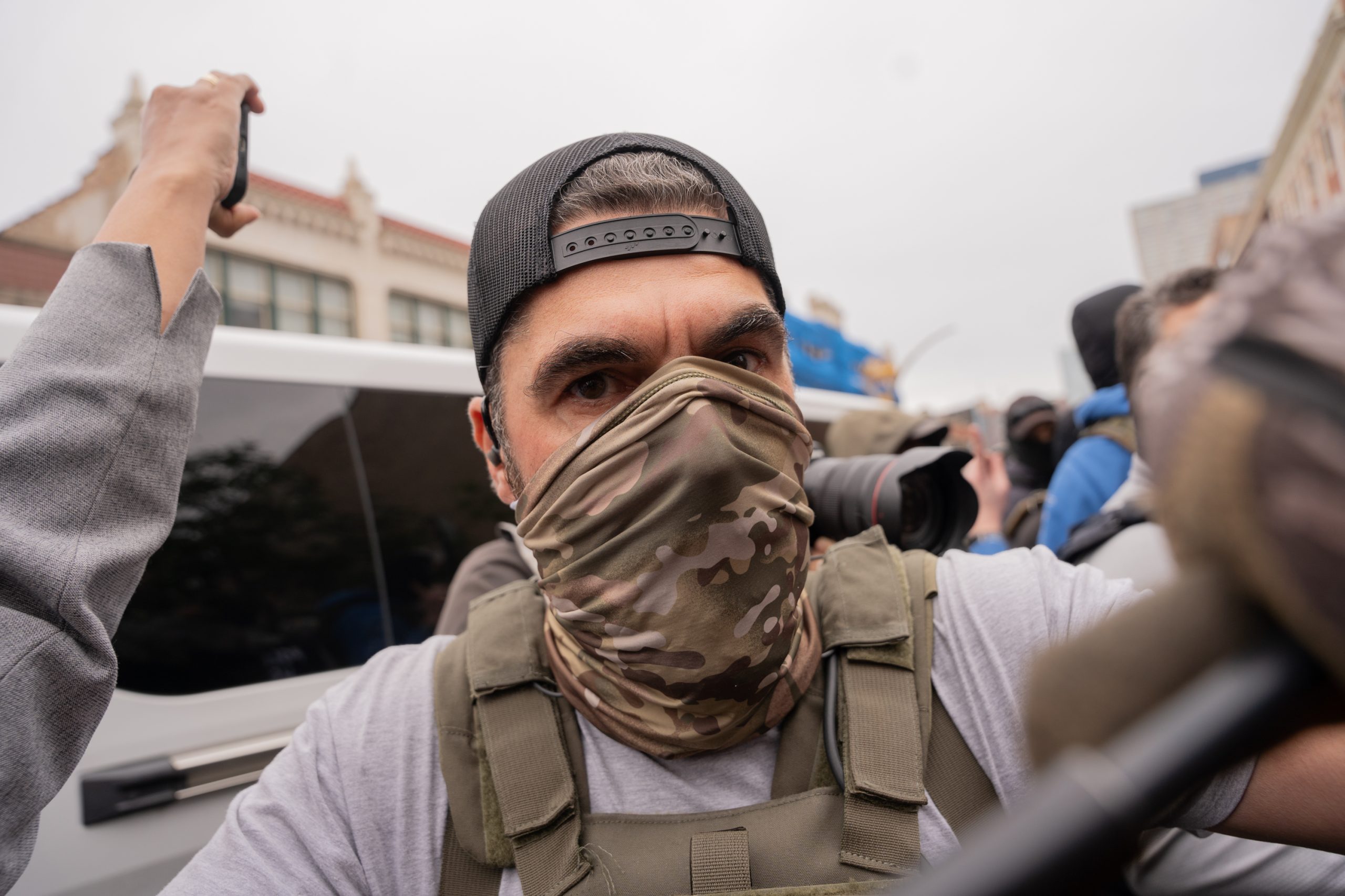 UICLAS's tweet card. Seven Illinois representatives co-sponsored a bill that would ban immigration agents from wearing masks. In Chicago, police district council members want the city to enforce “identification standar...