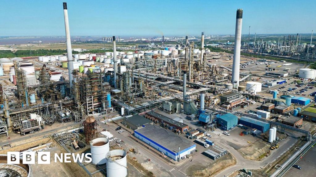 tony_insolvency's tweet card. The government says "no credible offers" have been made to buy the Lincolnshire refinery.