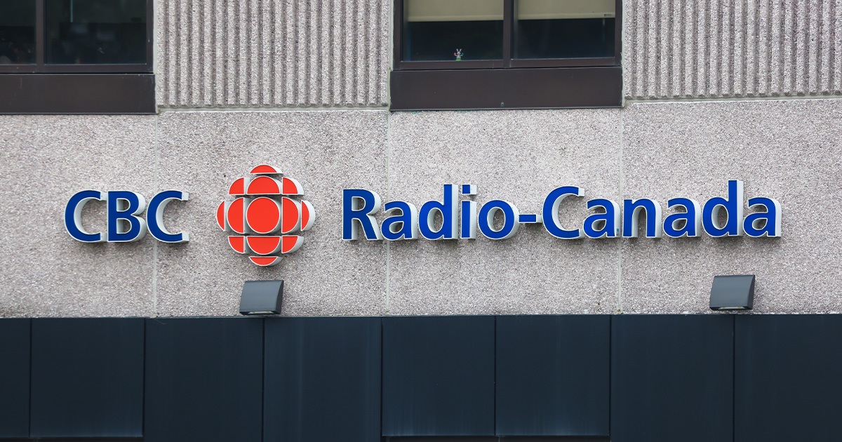 PiluleRougeCA's tweet card. Radio-Canada abolit ses primes, mais augmente ses salaires de 37,7 M$ en 2025. Une « réforme » qui coûte cher aux contribuables.