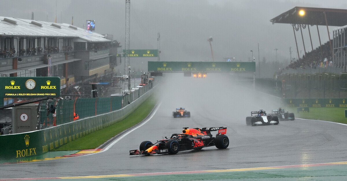 FastestPitStop's tweet card. Belgian GP weekend forecast predicts nothing but umbrellas, ponchos and intermediate tyres as Formula 1 sees the Sprint format return.