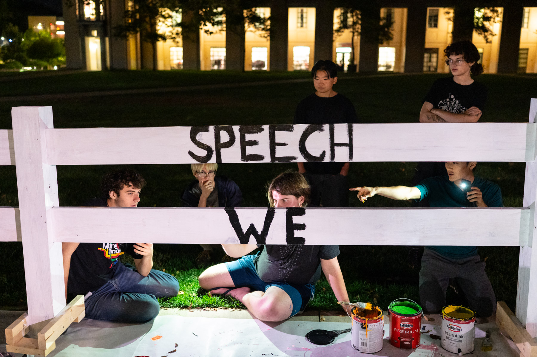 1HoodPower's tweet card. Under the cover of darkness, CMU students erected a new ‘fence’ to demonstrate free speech after university leadership restricted a mainstay of student expression.