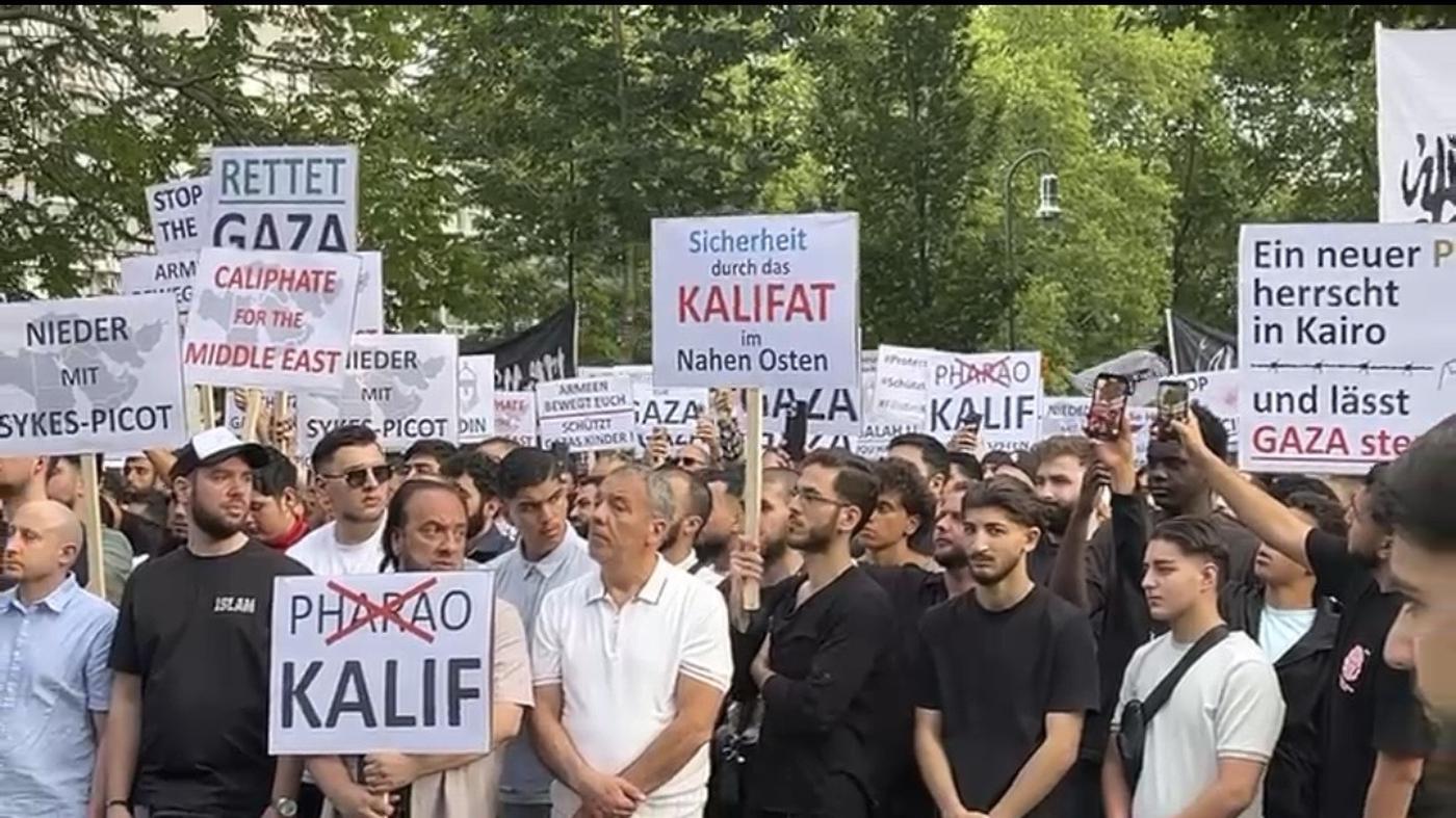 alx_froehlich's tweet card. Die Polizei wollte die Kundgebung eines Islamismus-Influencers verbieten, scheiterte aber vor Gericht. Nun will Senatschef Wegner das Versammlungsrecht ändern.
