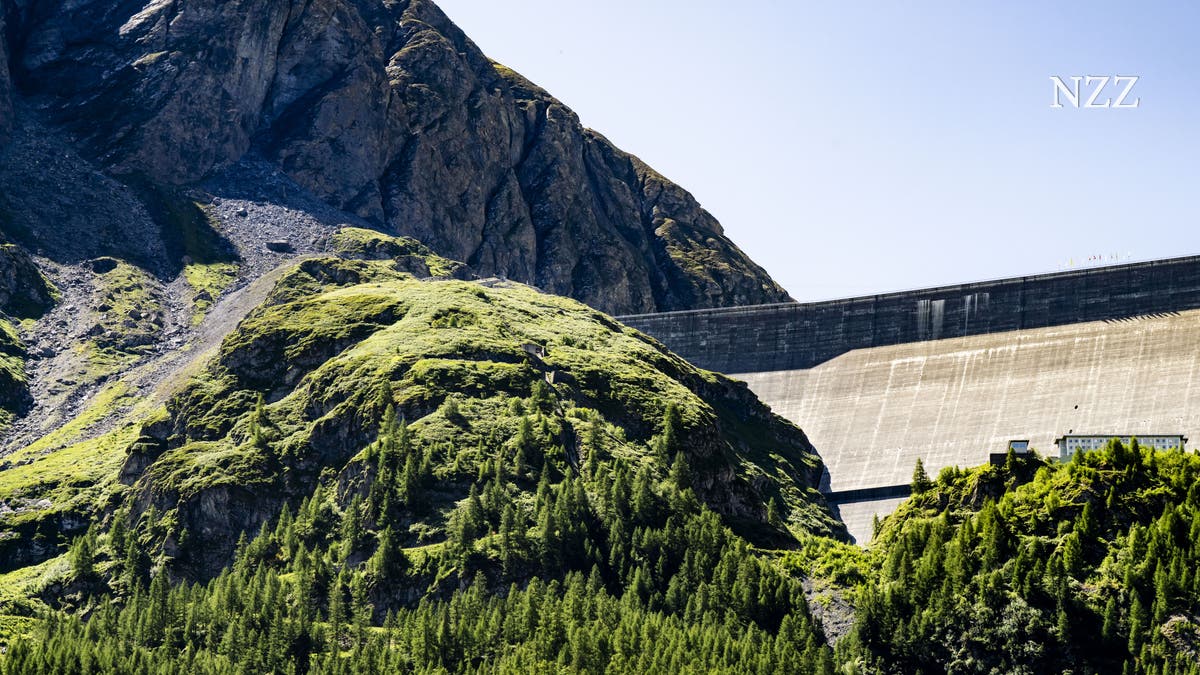 NZZSchweiz's tweet card. Sie ist 285 Meter hoch und eine Touristenattraktion. Die Staumauer am Lac des Dix ist zentral für die Energieversorgung der Schweiz. Nun steht sie unter besonderer Beobachtung.