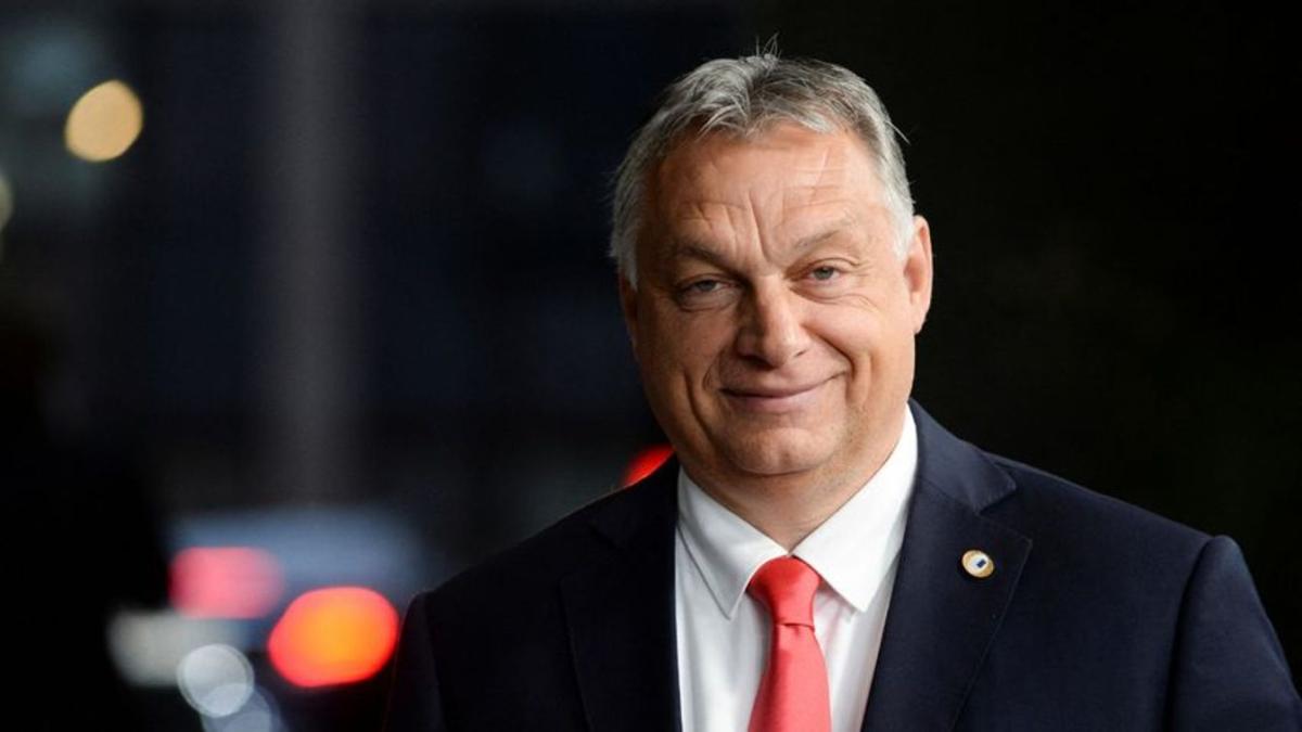 VadhajtasokHu's tweet card. Román párt gyalázza Orbán Viktort
