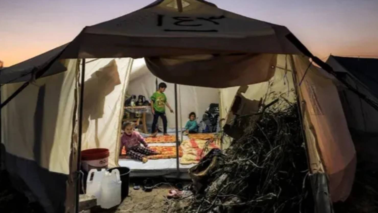 442abed's tweet card. Hello, I am Salma. I am raising funds for a dear friend of mine, to help his family survive. Here is his story: