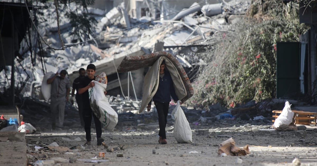 Gaza_Herald's tweet card. Within hours of the Israeli army ordering the evacuation of large areas in Deir al-Balah, central Gaza, the city was plunged into chaos,