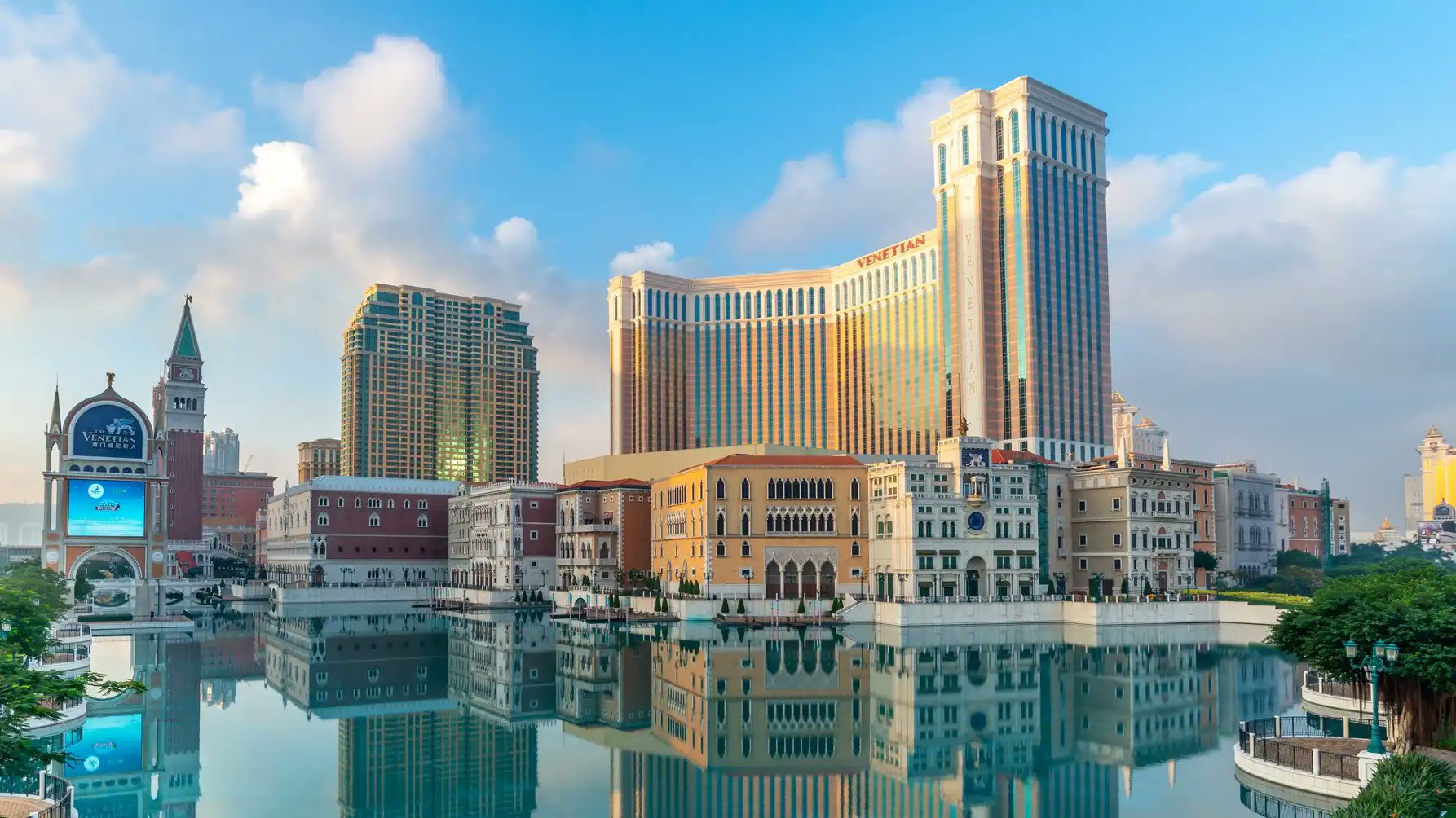 agbrief's tweet card. Sands China reports weak 2Q25 in Macau, citing soft reinvestment; stronger May–June rebound seen after April strategy shift.