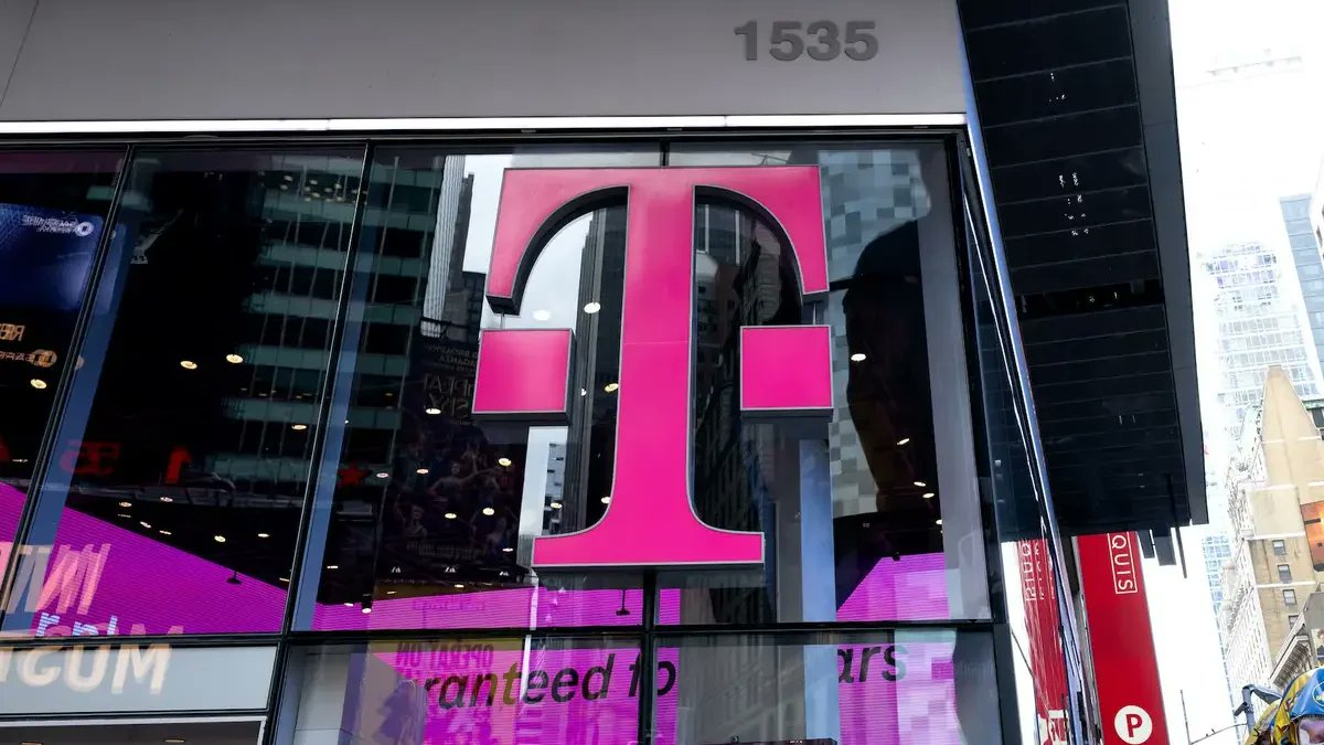 EvanKirstel's tweet card. T-Mobile has started deploying the L4S tech to minimize content load times.
